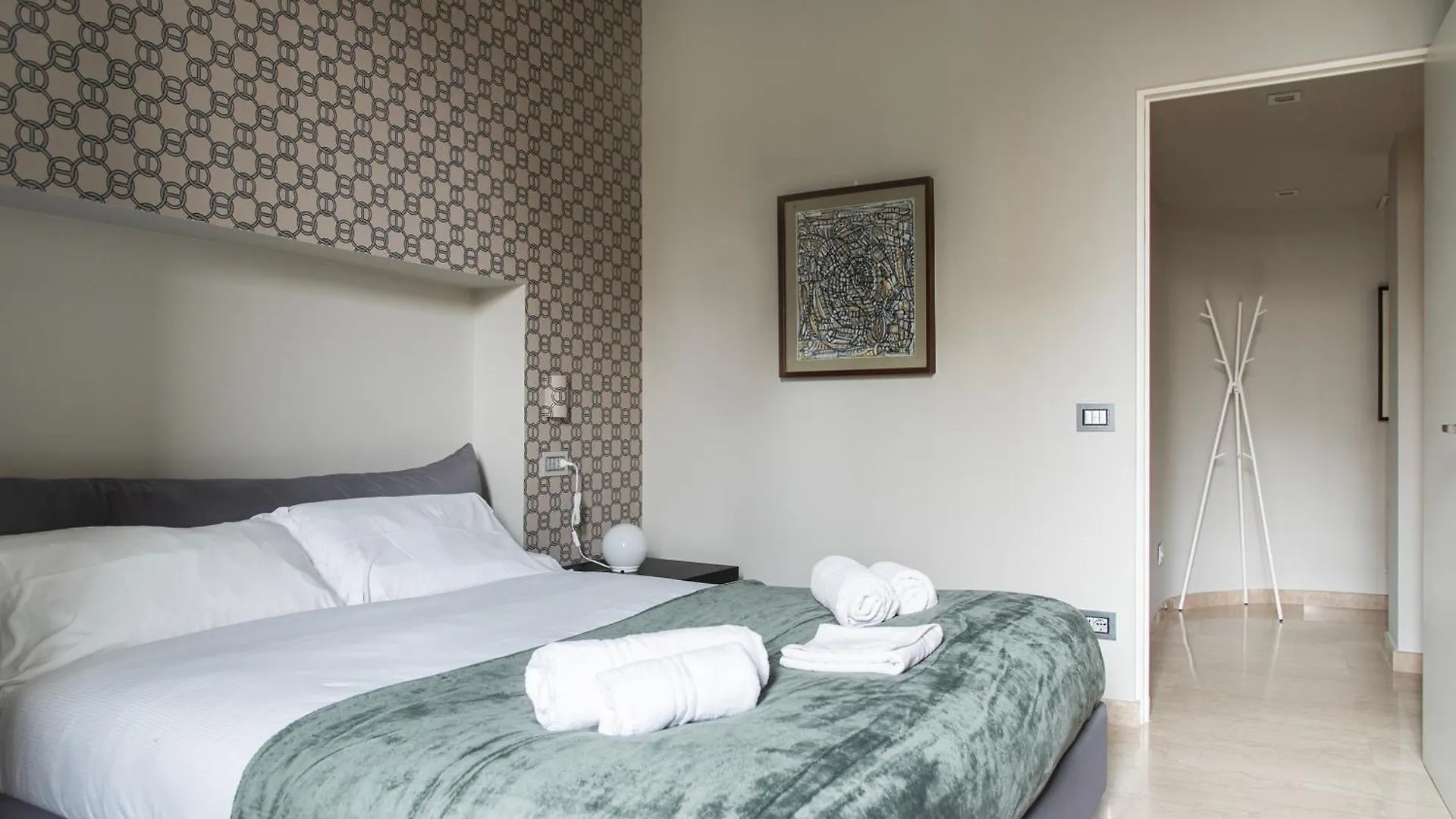 Youhosty - Chinatown Bright And Luxury Apartment 밀라노 0*,  이탈리아